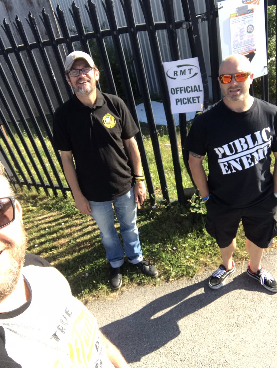 frixster tweet media