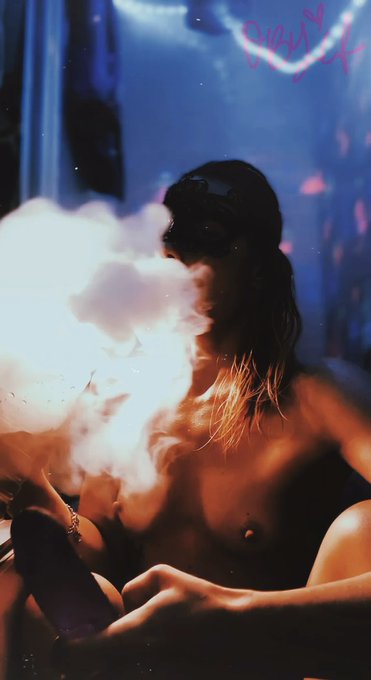 Blow clouds &amp; blow jobs https://t.co/cHTjB26KV2