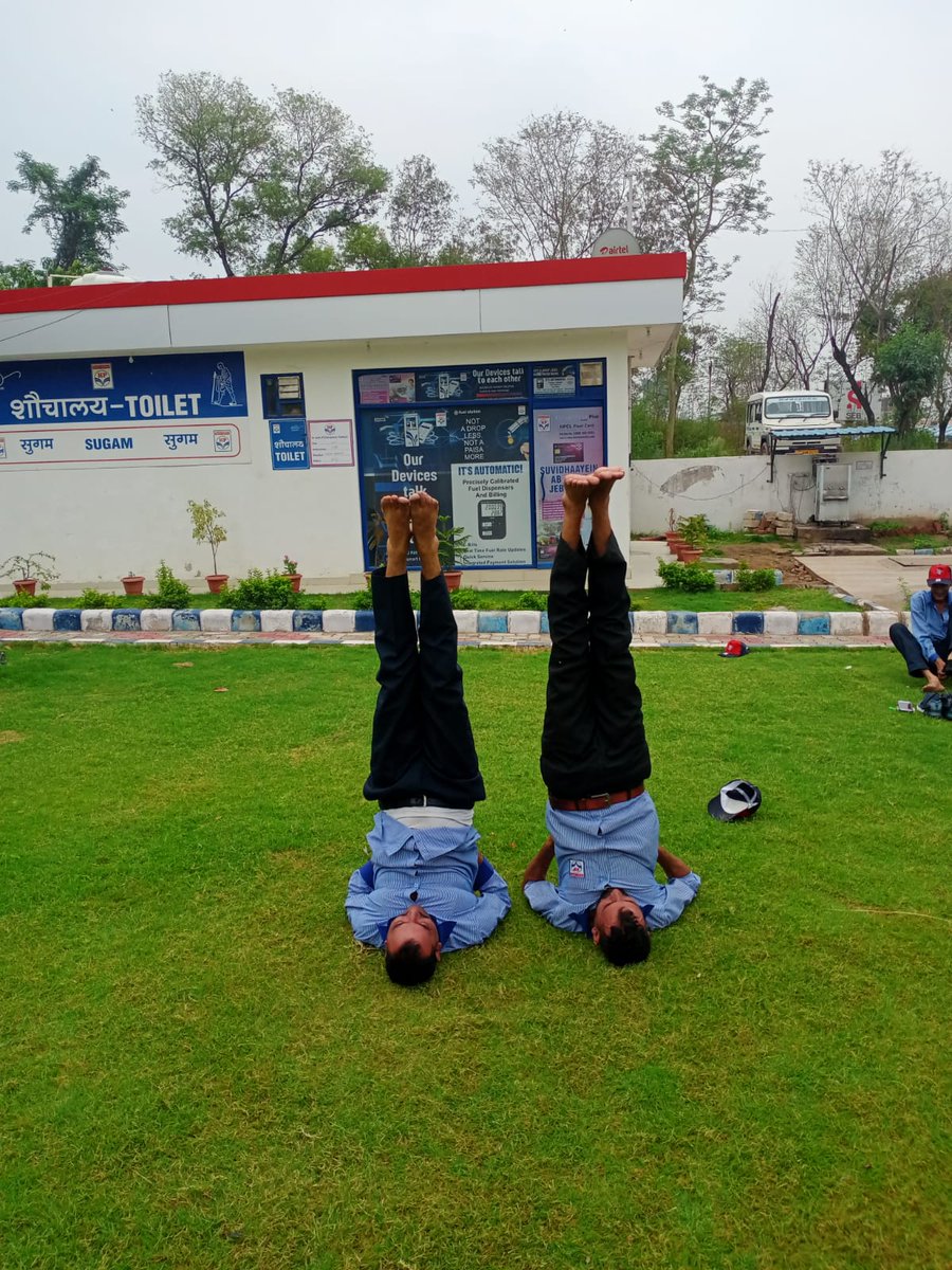 HPCL_Shimla's tweet photo. Yoga day celebrations at Mahavira Filling Station of Shimla Regional Office.
"The power of Yoga makes us infinite"
#Stayhappyandhealthy

@HardeepSPuri @MehtaniRajesh https://t.co/2mYjH9gGbm