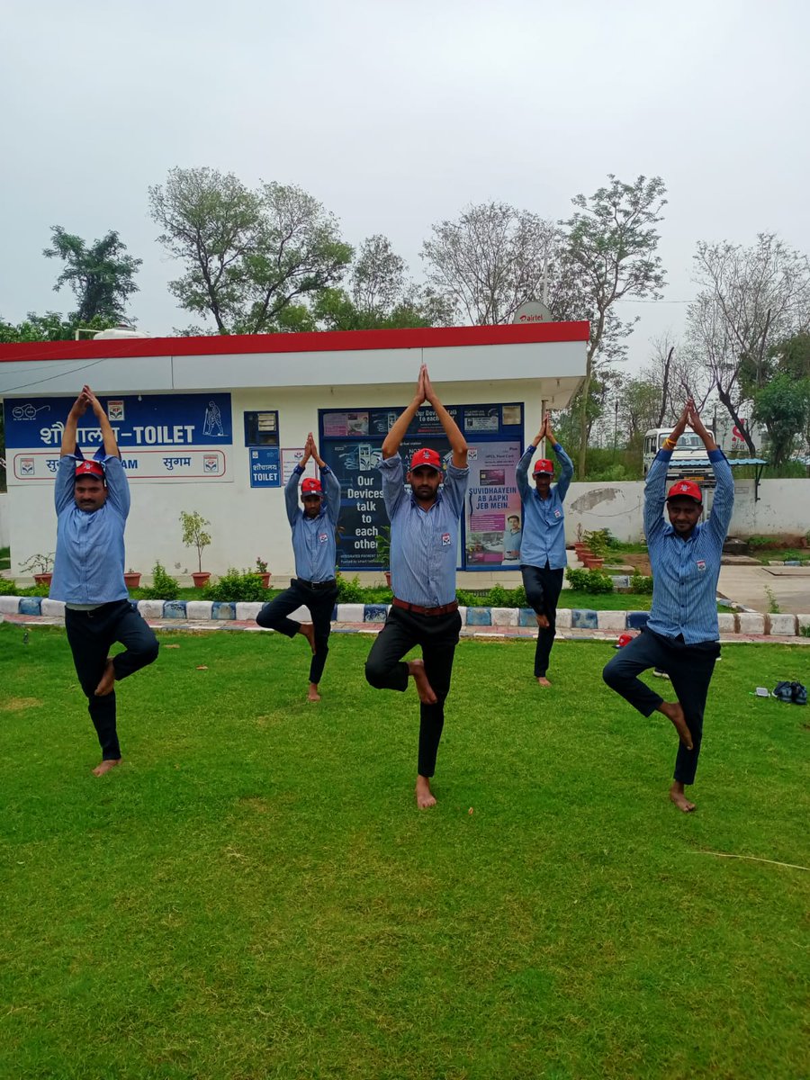 HPCL_Shimla's tweet photo. Yoga day celebrations at Mahavira Filling Station of Shimla Regional Office.
"The power of Yoga makes us infinite"
#Stayhappyandhealthy

@HardeepSPuri @MehtaniRajesh https://t.co/2mYjH9gGbm