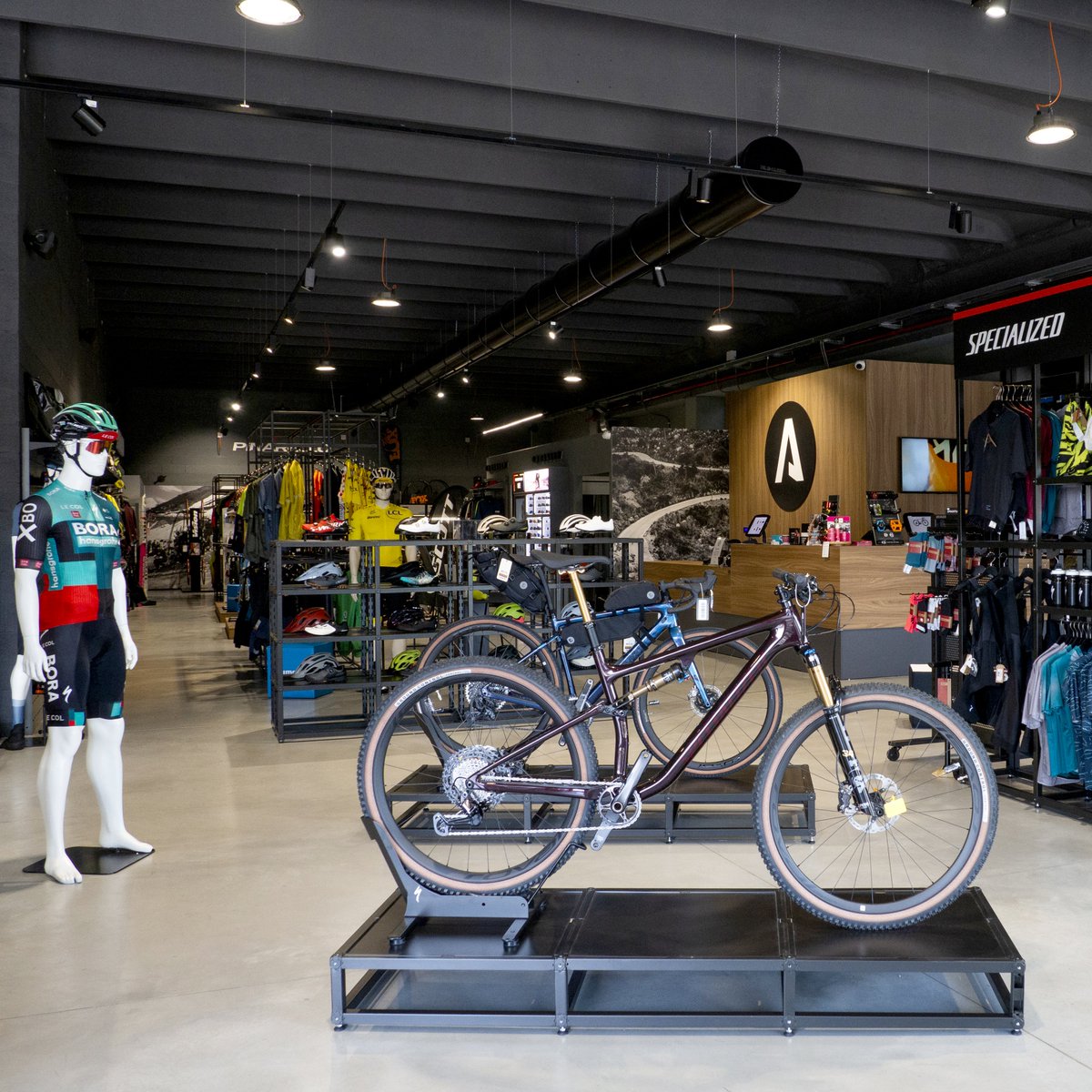 all4cycling's tweet photo. A commercial area with the best cycling brands, a workshop, Shimano Service Center, FOX Point, Muc-Off washing area. All4cycling is also Giro d’Italia and Tour de France official reseller. Since 2006 a reference point for cycling enthusiasts, online and in store. #readysteadyride https://t.co/ukPLm3Lw2p