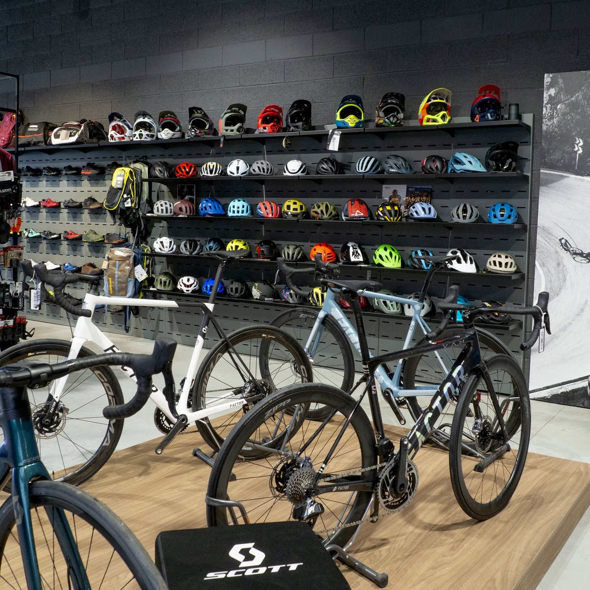 all4cycling's tweet photo. A commercial area with the best cycling brands, a workshop, Shimano Service Center, FOX Point, Muc-Off washing area. All4cycling is also Giro d’Italia and Tour de France official reseller. Since 2006 a reference point for cycling enthusiasts, online and in store. #readysteadyride https://t.co/ukPLm3Lw2p