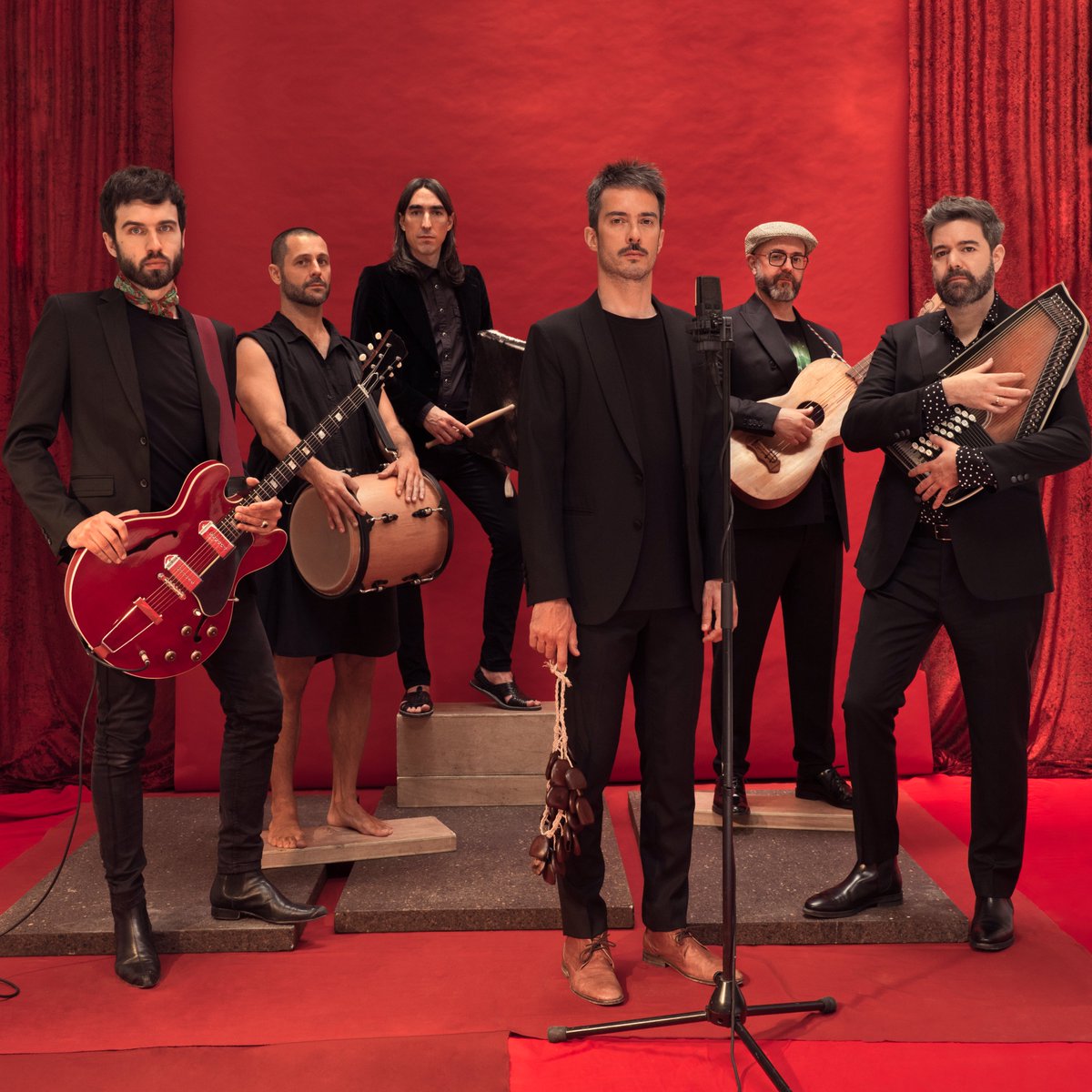 Vetusta Morla: «“Al final de la escapada” habla de ese miedo que tenemos a lo que pasará cuando no estemos aquí, si seguirán nuestras canciones». 
Al borde de su concierto en el Wanda, el día 24, hablo con ellos en Efe Eme.
bit.ly/3O9VDPQ