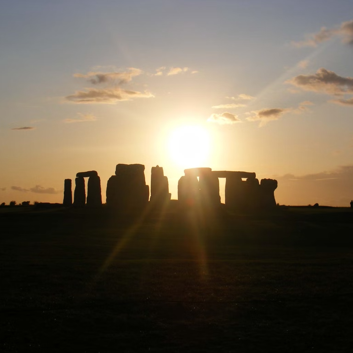 Happy Solstice! 🥂 May your Summer be long, warm and topped up by Sipful 🤩 Stock your fridges, and let Summer officially begin 😌 Link in bio 🛒 

#summersolstice #stonehenge #summer #solstice #longestday #summerishere #officiallysummer #britishsummertime #summertime #summ...