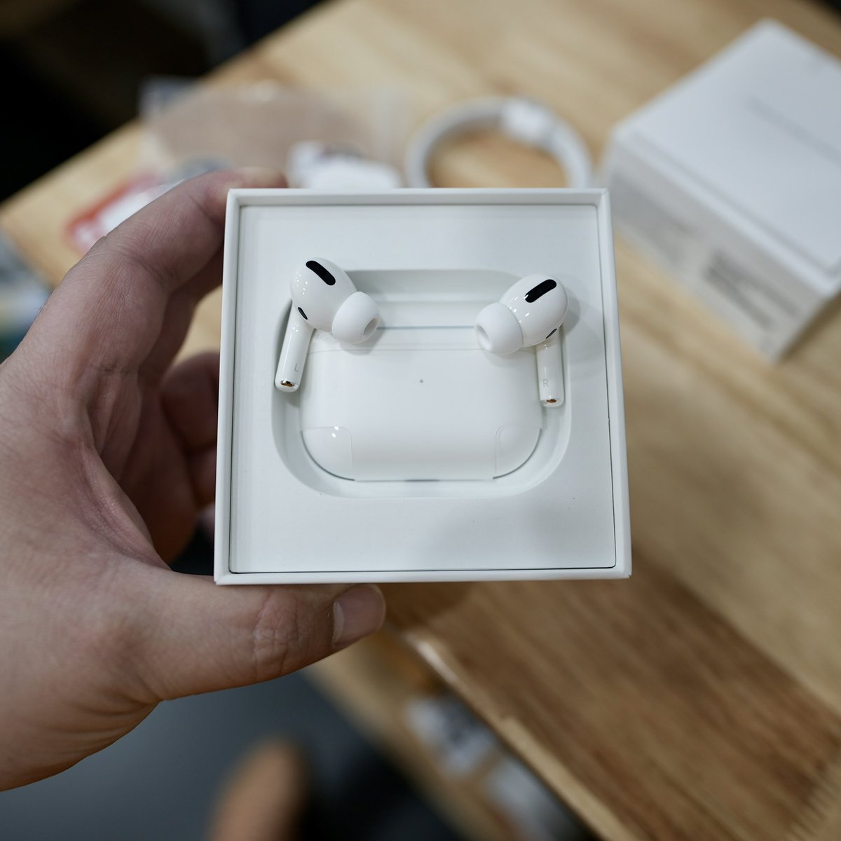 L77's tweet photo.  AirPods Pro MagSafe Charging Case ขายแยกชิ้นครับ

หูฟัง AirPods Pro ข้างซ้าย = 2,800 ข้างขวา = 2,800
กล่อง AirPods Pro MagSafe Charging Case = 2,500
(กล่องชาร์จมีประกันศูนย์)

สินค้าเป็นของใหม่ ของแท้ แกะกล่อง

ใช้ Coupon ส่วนลด 150 บาทเพิ่มได้ 

🛒 https://t.co/CQSLSYzlG7 https://t.co/nrql4A3iRE