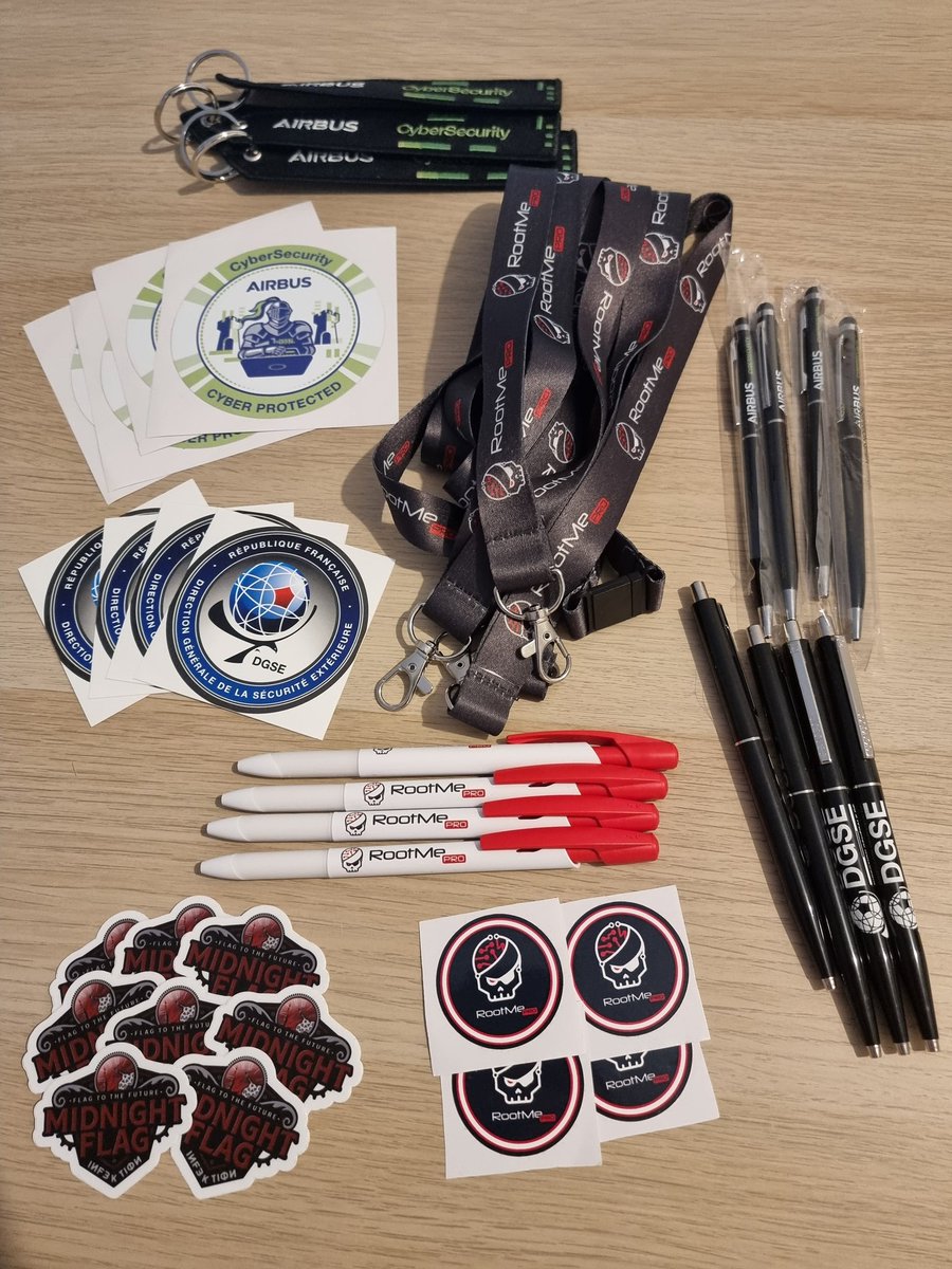 Colis bien reçu ! Encore merci à <a href="/MidnightFlag/">Midnight Flag CTF</a> pour ces lots ! 🤩

(cc <a href="/rootme_org/">Root-Me</a>, <a href="/AirbusCyber/">Airbus Defence and Space Cyber</a>, <a href="/DGA/">Direction générale de l'armement 🇫🇷</a>)