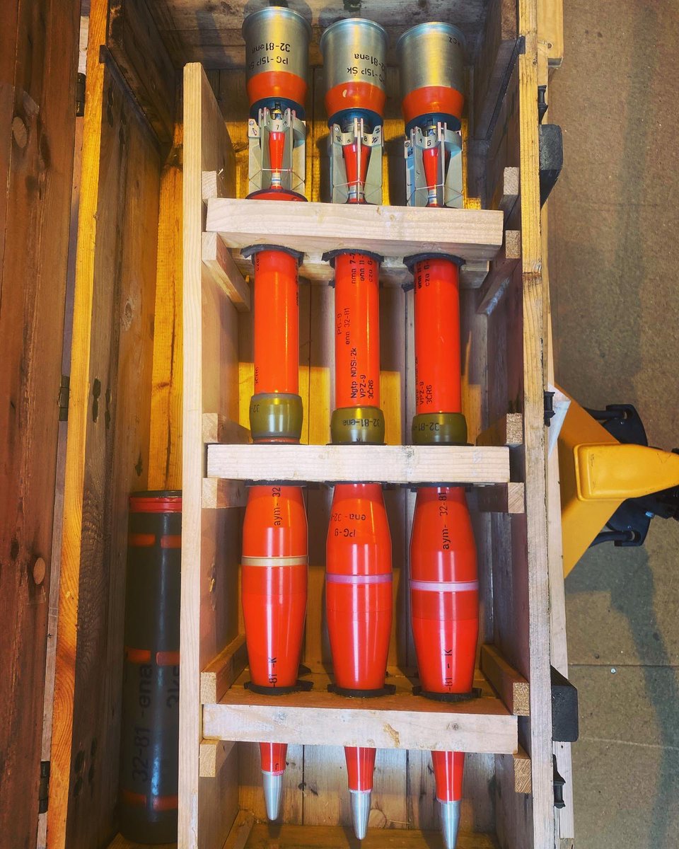 info_intrepid's tweet photo. Deactivated Crate of PG-15 HEAT 73 mm Rocket Launchers, note the word Deactivated🙄🙄🙄, with clear Acylic and a glass top will make a lovely bookshelf, well 3 in fact https://t.co/vH6vuhumeU