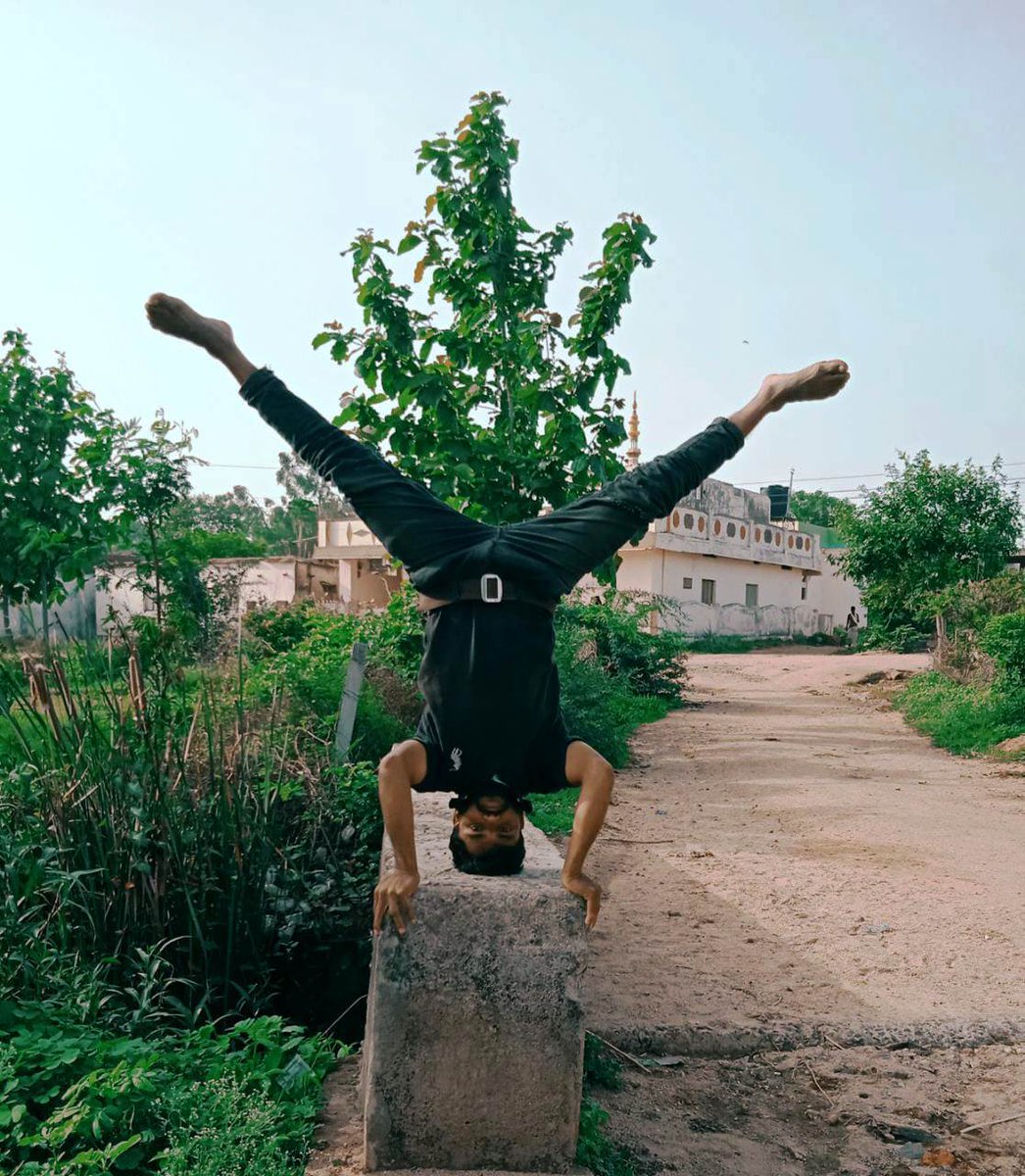 vinayaka0108's tweet photo. Yoga Day Celebrations in our Digital Village Elegaon Nirmal Dist Telangana @CSCegov_ @dintya15 @rajakishore_j @CSCTelangana @CSCSPV_Health @moayush #YogaForHumanity #CSCIDY2022 #MyYogaMyPose #AzadiKaAmritMahotsav VLE Name vinayak kalyanker https://t.co/q3TdN0U6p4