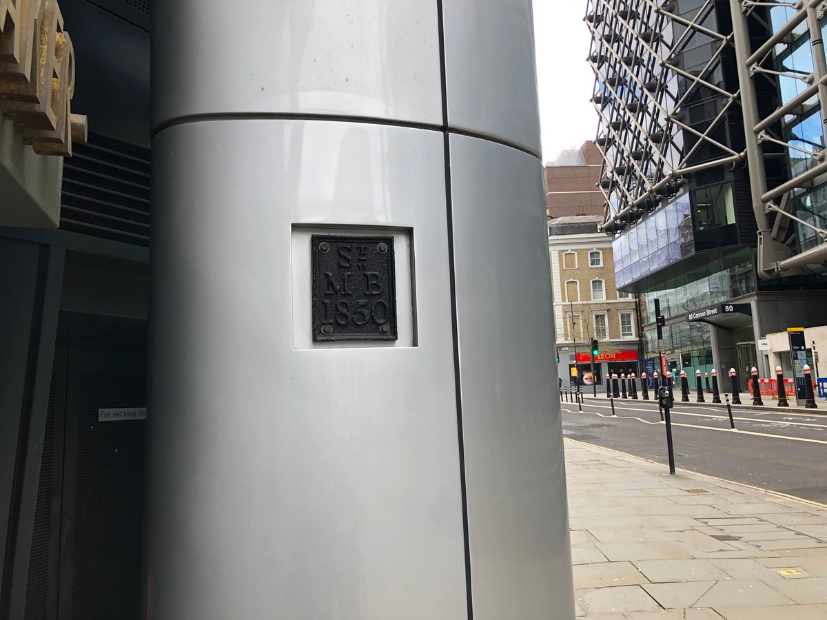 Ldn_Boundaries's tweet photo. Refixed markers for St Mary Bothaw (SMB) just opposite Cannon Street station (and by the lost river Walbrook). The church that gave the parish its name was destroyed in 1666. #cityoflondon #cannonstreetstation #walbrook #beatingthebounds @cityoflondon #lostrivers https://t.co/OFaBWyAq8H