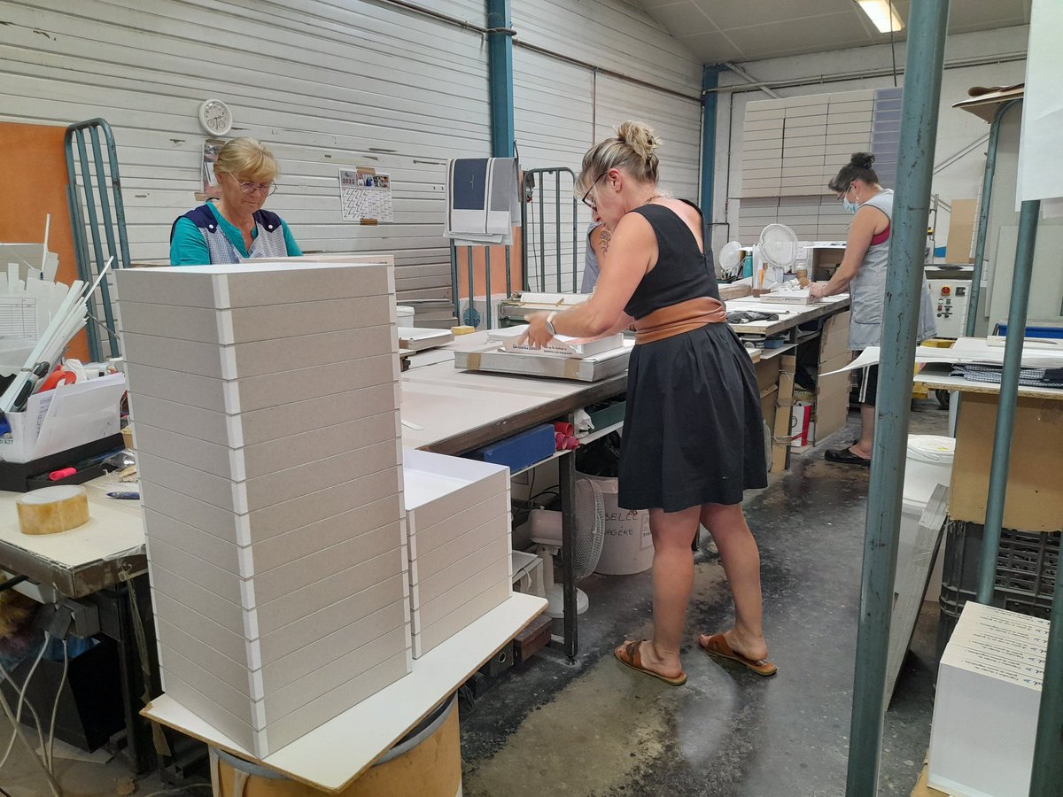 anne_manach's tweet photo. Visite de l'entreprise MSTC, specialiste du cartonnage pour définir les habiletés attendues en partenariat avec #eref . @poleemploi_PDL @NellyBertonnier @GaellePatronPE https://t.co/1qheXjO0uY