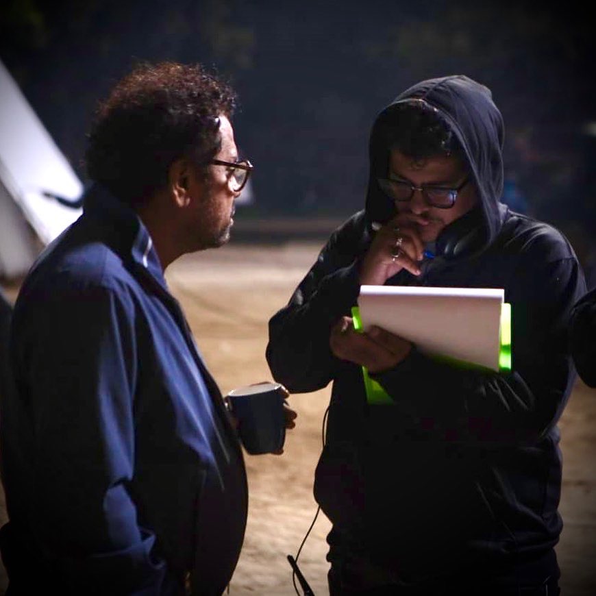 iamtanuuj's tweet photo. An entertainer for more than 2 decades, making us experience all the emotions possible in a fantastic way! It’s nothing but an honour to work for you boss 🙏🏻 The real King, the master, the living legend @BazmeeAnees sir❤️ #aneesbazmee #bollywood #film #filmmaker #director #writer https://t.co/1IpyTQC1g9