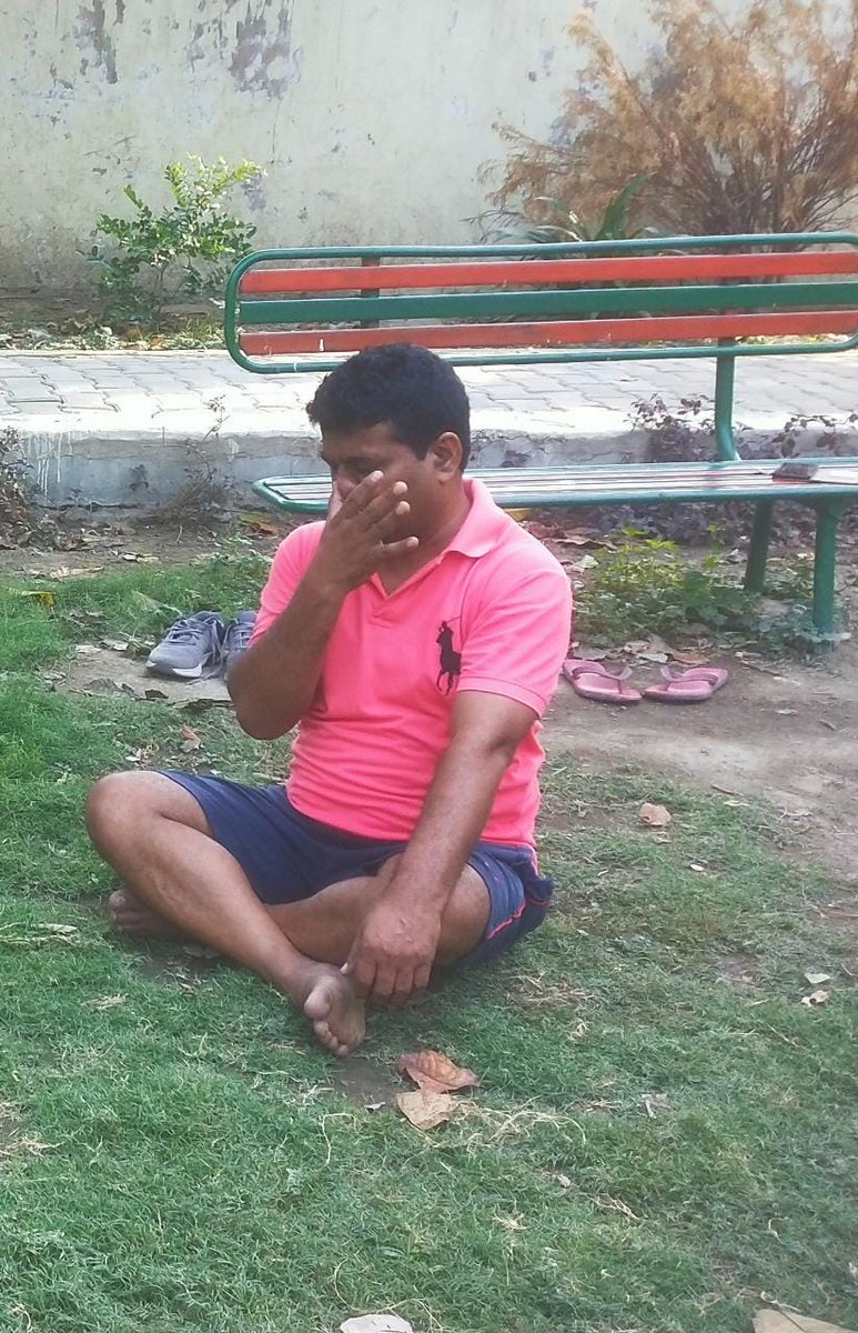 vijaykbandhu's tweet image. एक नाक से OPS को खींच लेना है,
दूसरी नाक से NPS को छोड़ देना है।

#WeWantOps

@narendramodi
@ANI
@ndtvindia
@ravishndtv
@Aamitabh2
@brajeshlive
@vijaykbandhu
@ImranSyedDanis1