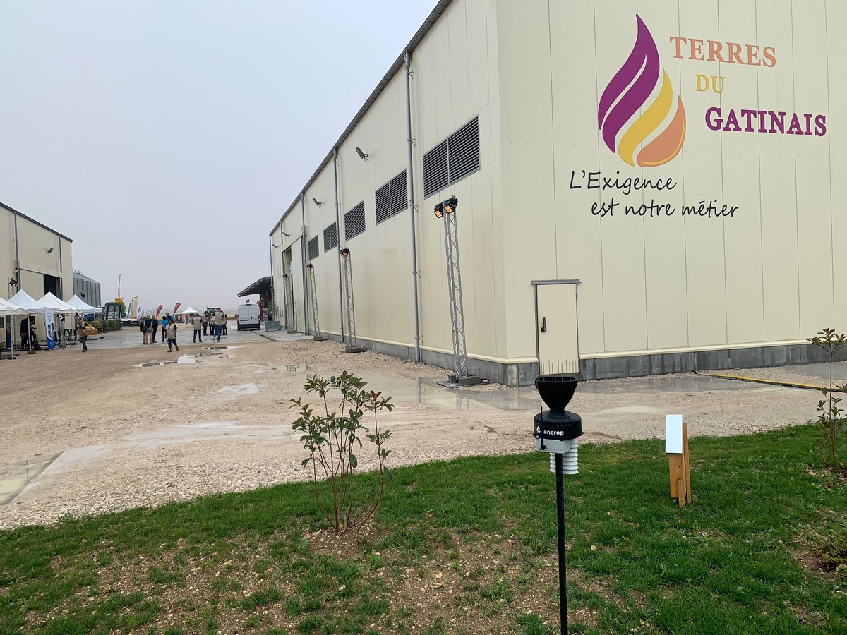Madoux_Arthur's tweet photo. @sencrop  est présent pour accompagner le filière Oignon sur le site Terres du Gatinais pour la journée internationale de l'oignon organisée par Bejo France 

On vous accueille avec @MaupuNicolas  pour parler stations météo connectées.

@sencrop  #meteo #precisionfarming https://t.co/VhaAhIION7