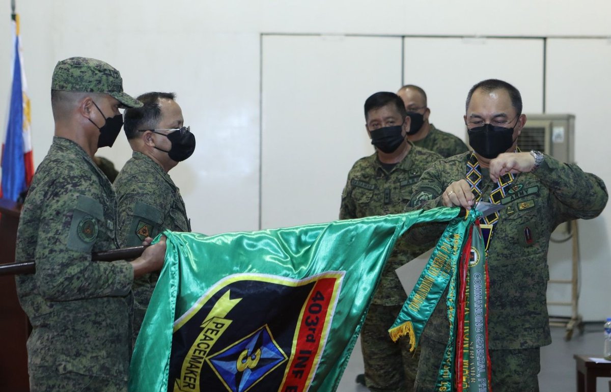 cordsrx's tweet photo. TAN-AWA: Gigawaran sa Campaign Battle Streamers ang mga yunit ubos sa 4th Infantry ‘Diamond’ Division isip pag-ila sa ilang malapusong mga lakang aron puk-an ang impluwensya sa Communist NPA Terrorists (CNTs).

#CORDSX https://t.co/yqEXxc0QC5
