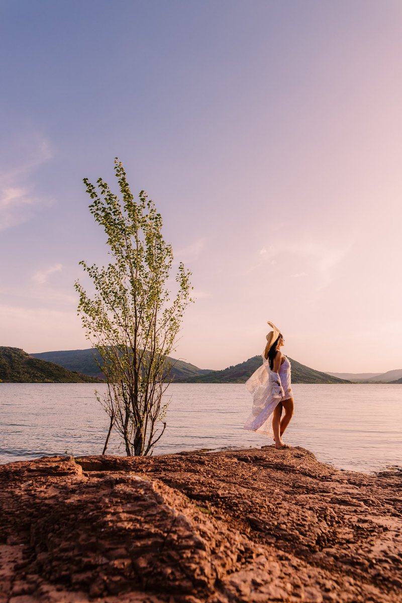 JulesRoques's tweet photo. COMMANDE • LÉA 
Quelques photos de notre séance portrait au Lac du Salagou avec @lea_paitre

#photographemontpellier #montpellier #beziers #sete #photographe #portraits #lacdusalagou https://t.co/9UTPNkawwV