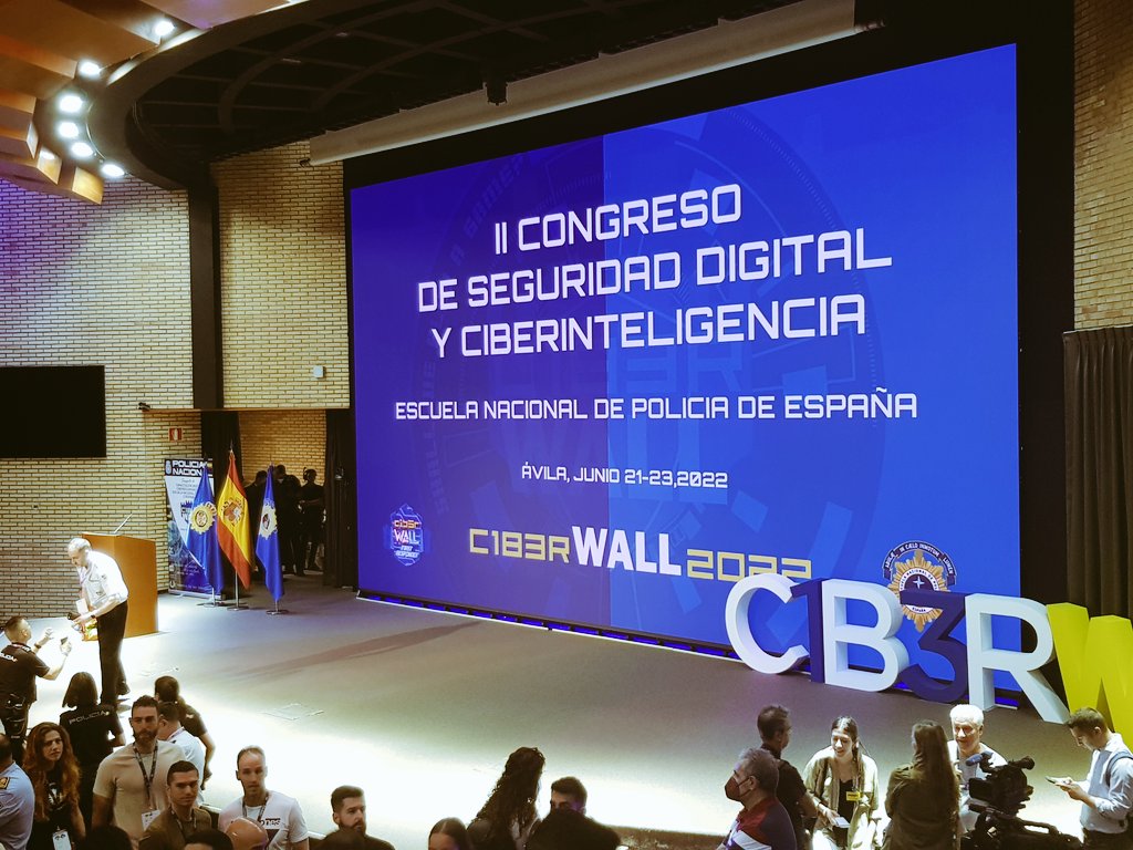 CarloSeisdedos's tweet photo. Todo preparado para que comience @C1b3rWall ...🕵️‍♂️🕵️‍♀️ https://t.co/0006bn3ooS