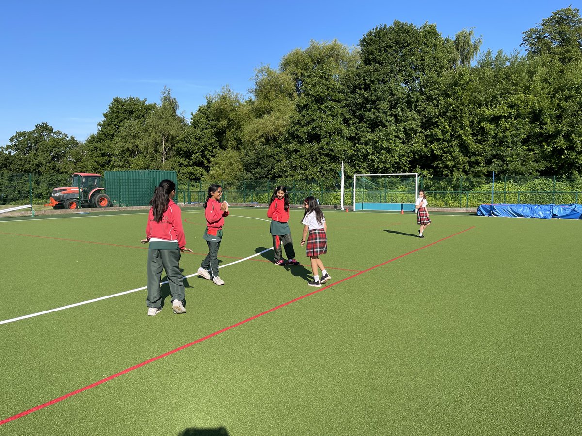 HallfieldSport's tweet photo. It’s lovely to see a whole range of Year groups attending football club this morning! We had a great match to start the day.⚽️⚽️#HallfieldSport #FootballClub #DropInClub #SunnyMorningKickAround https://t.co/MmIBEZYifN