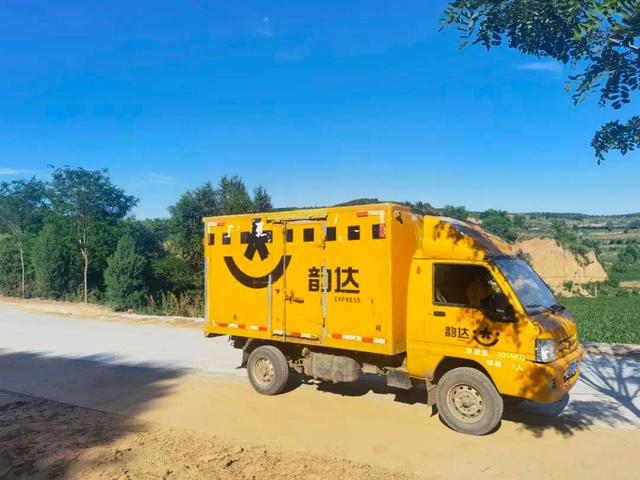 udaYunda's tweet photo. Yunda express delivered the goods to the village, the villagers no need walked 30 kilometers  to get the goods.#yunda #uda #韵达 #韵达国际 https://t.co/OuTnq16KHy
