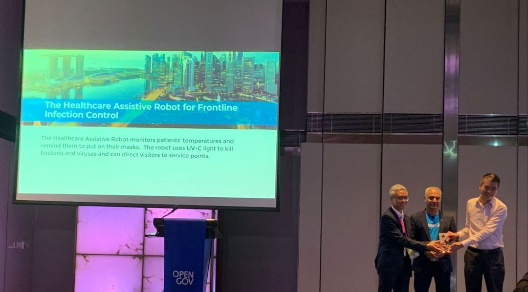 NgeeAnnNP's tweet photo. Ngee Ann Polytechnic has been awarded the @OpenGov_Asia Recognition of Excellence Award jointly with @SingHealthSG Polyclinics, for an Artificial Intelligent Robot for the frontline infection control in polyclinic (HIRO). ๐ค๐ฅโจ
#ngeeannpoly #bepartofxtra https://t.co/UHUOEiqLIZ