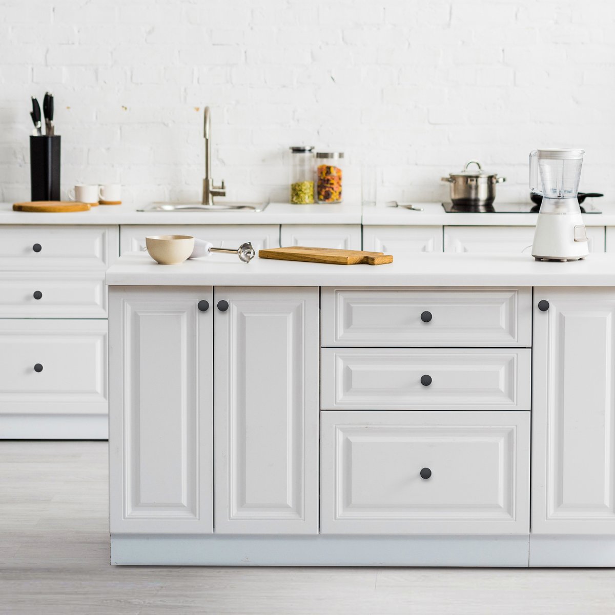 enkasahardware's tweet photo. In addition to black U-shaped and t-shaped handles, white cabinets are also suitable for retro knobs.
#cabinethandles
#cabinethandleblack
#cabinethandleknobs
#cabinetpulls
#cabinetpullskitchen
#kitchencabinets
#interiordesign
#luxuryhandles
#homeinspiration
#enkasahardware https://t.co/O0WNUGM9ku