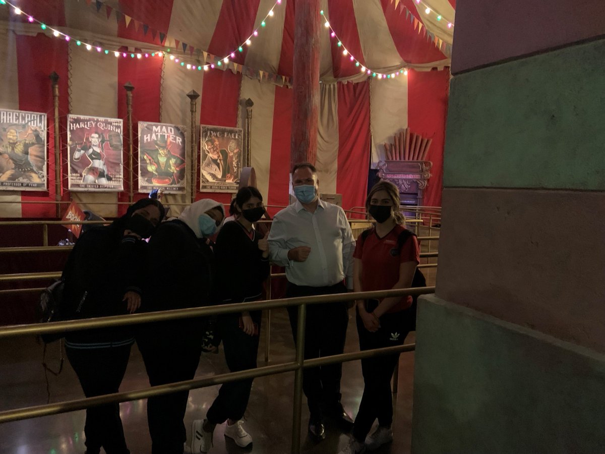 official_TWS's tweet photo. Warner Brothers trip - year 11 Girls. 
Thank You  Mr. Carl for joining us. https://t.co/SvC7YZU2mE