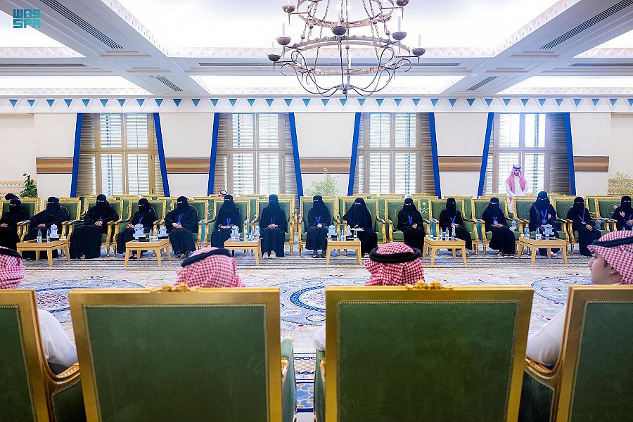 SPAregions's tweet photo. سمو الأمير فيصل بن مشعل يكرّم 35 فائزاً بجائزة الدكتور عبدالرحمن المشيقح للموهوبين والموهوبات بتعليم القصيم.
https://t.co/2ysRGRxtrc
#واس_عام https://t.co/OOnHcRLVjx
