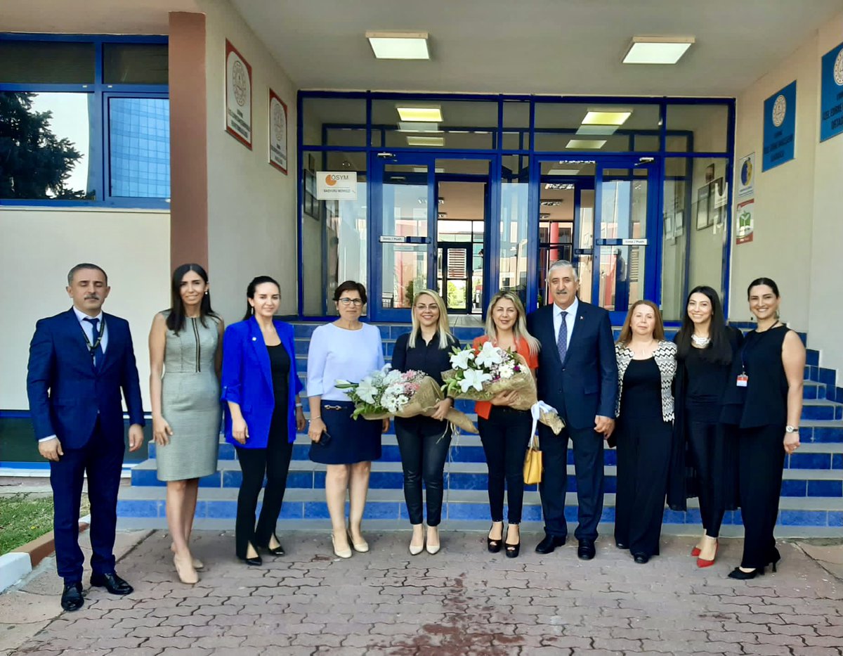 Bahcesehir22's tweet photo. Genel Müdürümüz Özlem Dağ ve GMY’miz Hale Güneş’i bugün kampüsümüzde ağırladık. Her zaman ailemizin değerli bir üyesi olarak kalacak olan müdürlerimiz Aysun Yiğitsoy ve Mahmut Boztürk‘ü emeklilik yaşamına uğurladık.Kıymetli müdürlerimize tüm emekleri için teşekkür ediyoruz.💐❤️💙 https://t.co/6xPk1dnsBH
