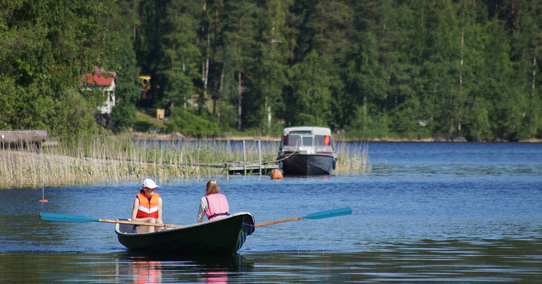 Leppoisaa ja turvallista juhannusta! Nautitaan kesästä ja veneilystä ja pysytään pinnalla. 

Suomiveneilee.fi  ja Venealan Keskusliitto Finnboat ry

#suomiveneilee #juhannus #pelastusliivit #veneily