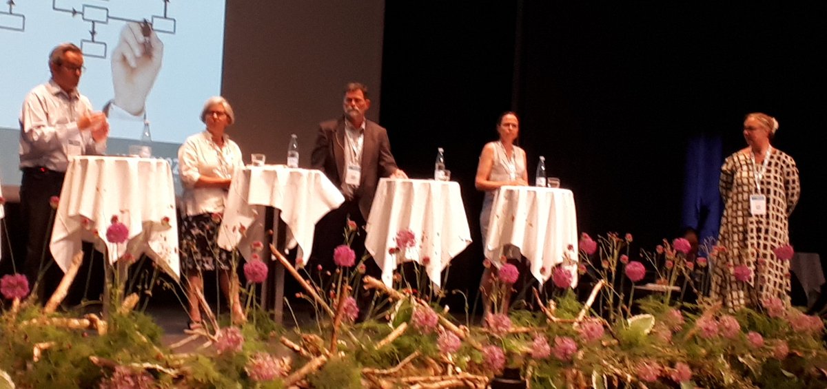 karen_s_hansen's tweet photo. Interesting debate about dilemmas in #SharedDecesionMaking at #ISDM22. Experts @vmontori @d_stacey @BobVolkPhD @SofieHjortoe made it clear that implementing SDM is a complex task. https://t.co/xzRS6tjCkX