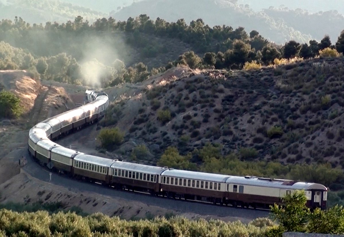 VueltadelTrenBz's tweet photo. Se inicia el #Verano2022 y cumplimos ¡37 veranos sin tren!
El #tren es básico para vertebrarnos y también para combatir el #CambioClimático
NO al desmantelamiento de línea férreas
SÍ a la reapertura de vías
31/12/1984-21/6/2022 #13675díassintren #Guadix #Baza #Almanzora #Lorca https://t.co/XY5HBpQXWa