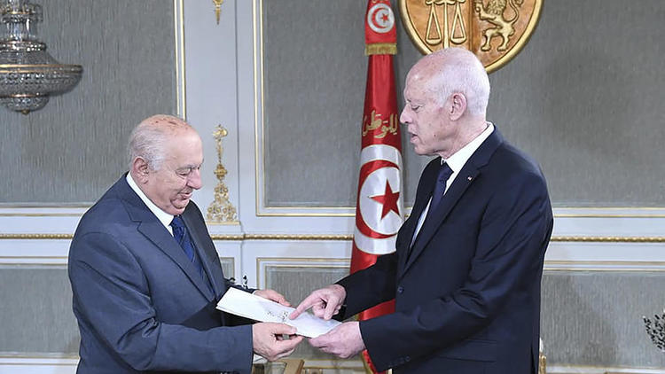La Tunisie abandonne l'islam comme religion d'Etat dans sa nouvelle Constitution, une première dans les pays arabes - fdesouche.com/2022/06/21/la-…