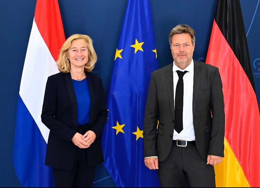 NLinDeutschland's tweet photo. 🇳🇱 Wirtschaftsministerin Adriaansens besuchte heute ihre 🇩🇪Kollegen Minister Wissing (BMDV) und Minister Habeck (BMWK). Auf der Tagesordnung standen: Auswirkung des Krieges in Ukraine, Energie, wirtschaftliche Sicherheit, #Halbleiter, Innovation, #Industrie und #Digitalisierung. https://t.co/W9lTAHEtts