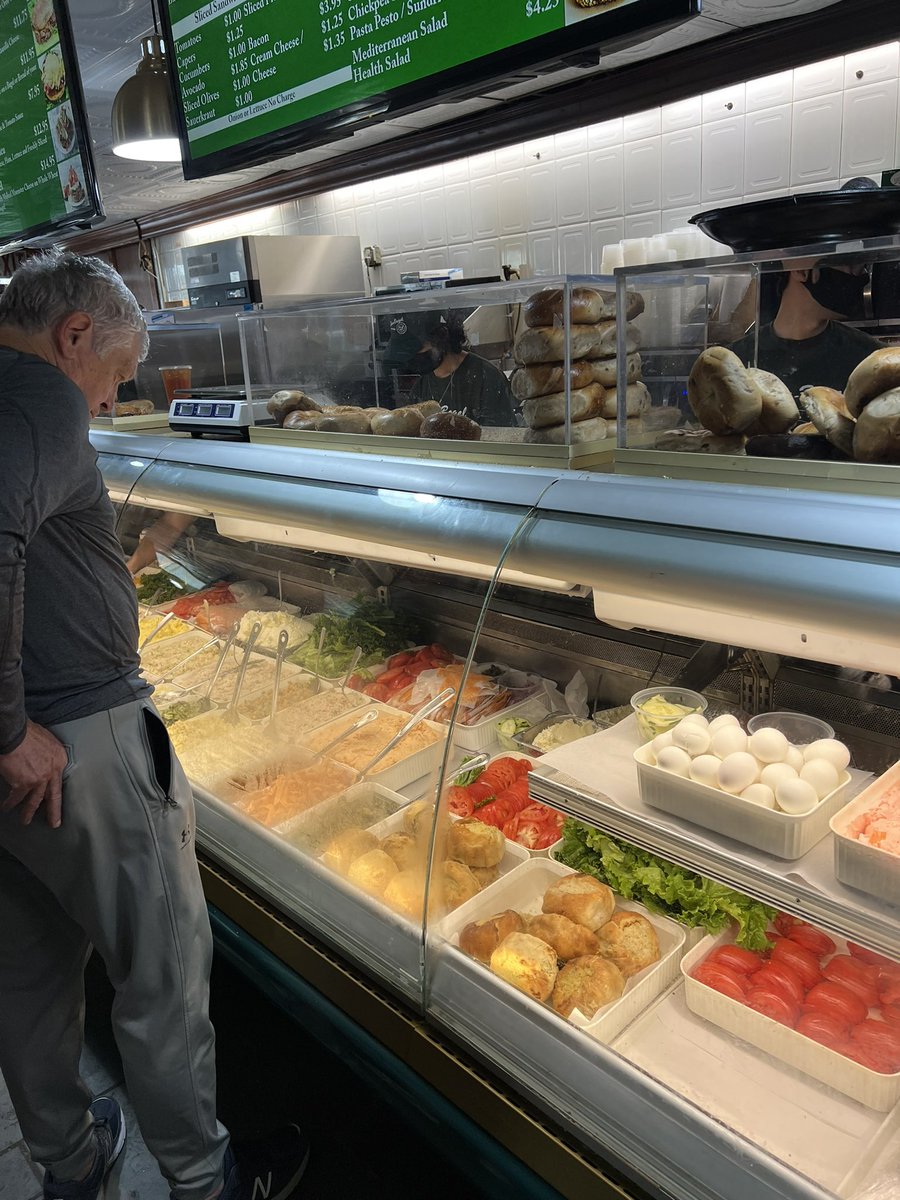 Imminentt's tweet image. Good morning NYC

Tried my first NYC bagel, it was delicious! Coming back again to try other pairings. Slowly getting through my list of places to visit, there is so much to explore in NYC. I love it.