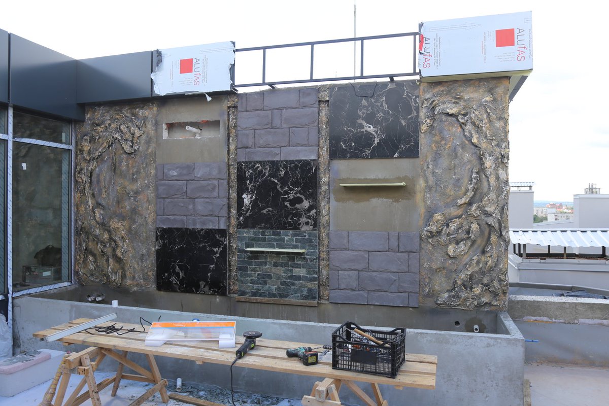 Design_StudioRM's tweet image. ✅ Виготовлення декоративного водоспаду на даху багатоповерхівки від дизайн-студії Романа Москаленка. 
✅ Квартира пентхаус що розміщена на останньому поверсі зазвичай включає в себе і дизайн інтер&apos;єру, і навіть ландшафтний дизайн.
design-moskalenko.com.ua/ua/portfolio/a…