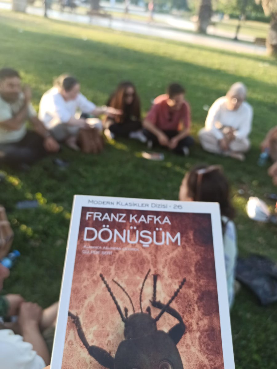 Franz Kafka'nın 'Dönüşüm' kitabını Ahbaplarımızla birlikte okuyup kitap hakkındaki düşüncelerimizi birbirimizle paylaştık. Bu güzel etkinliğe katılan Ahbaplarımıza çok teşekkür ederiz. 💚 @Ahbap_Egitim
