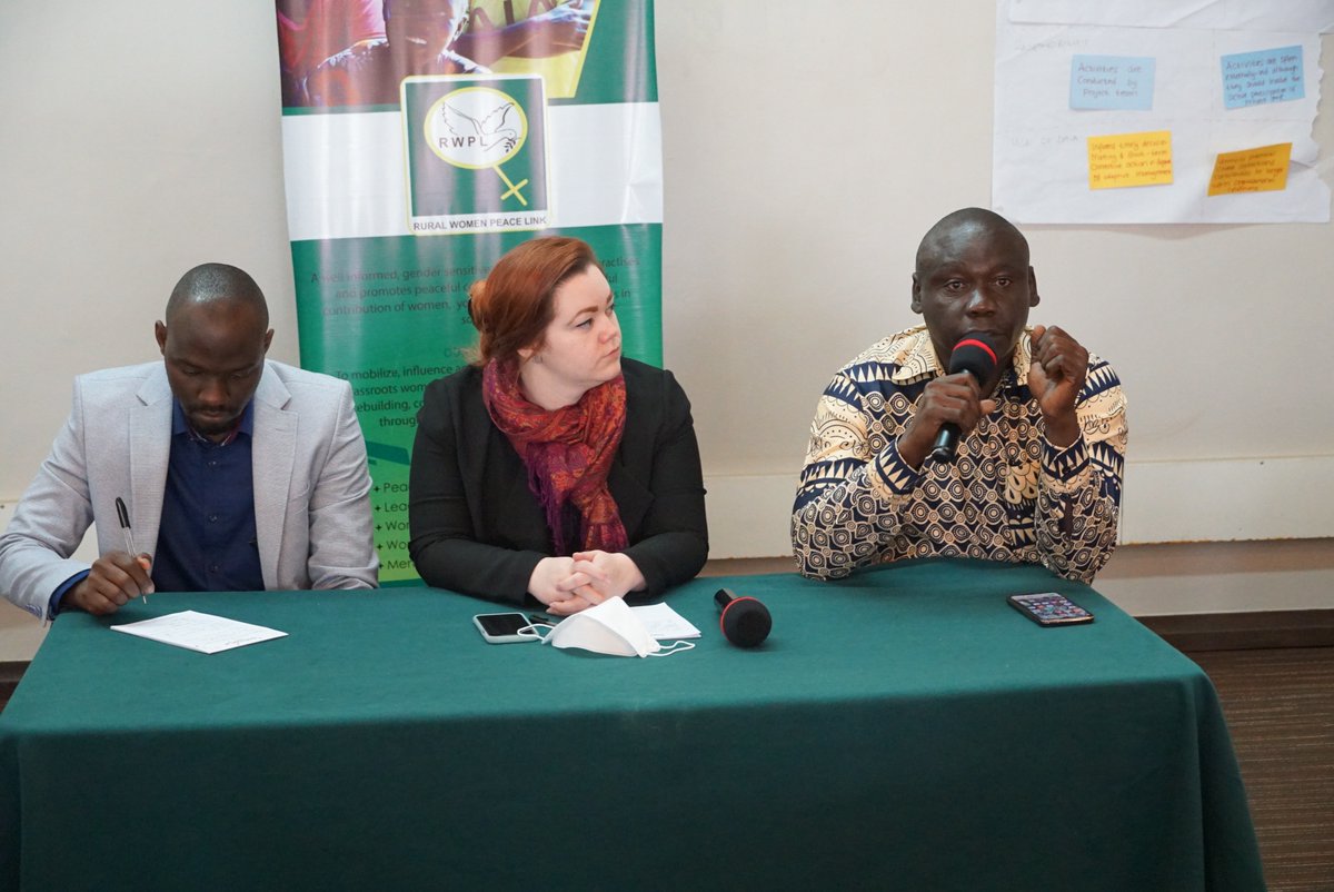 gnwp_gnwp's tweet photo. On day three, from an interactive discussion with @AlbertMwesigwa1 from @coact1325 πΊπ¬ and Bob from @EveOrganization πΈπΈ, participants learned strategies of #Localizing1325, which inspired them during the #LocalActionPlan drafting session https://t.co/5bu3UtgkKM