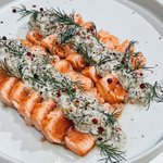 簡単なのに見栄え・味は最高!サーモンのレアステーキ。