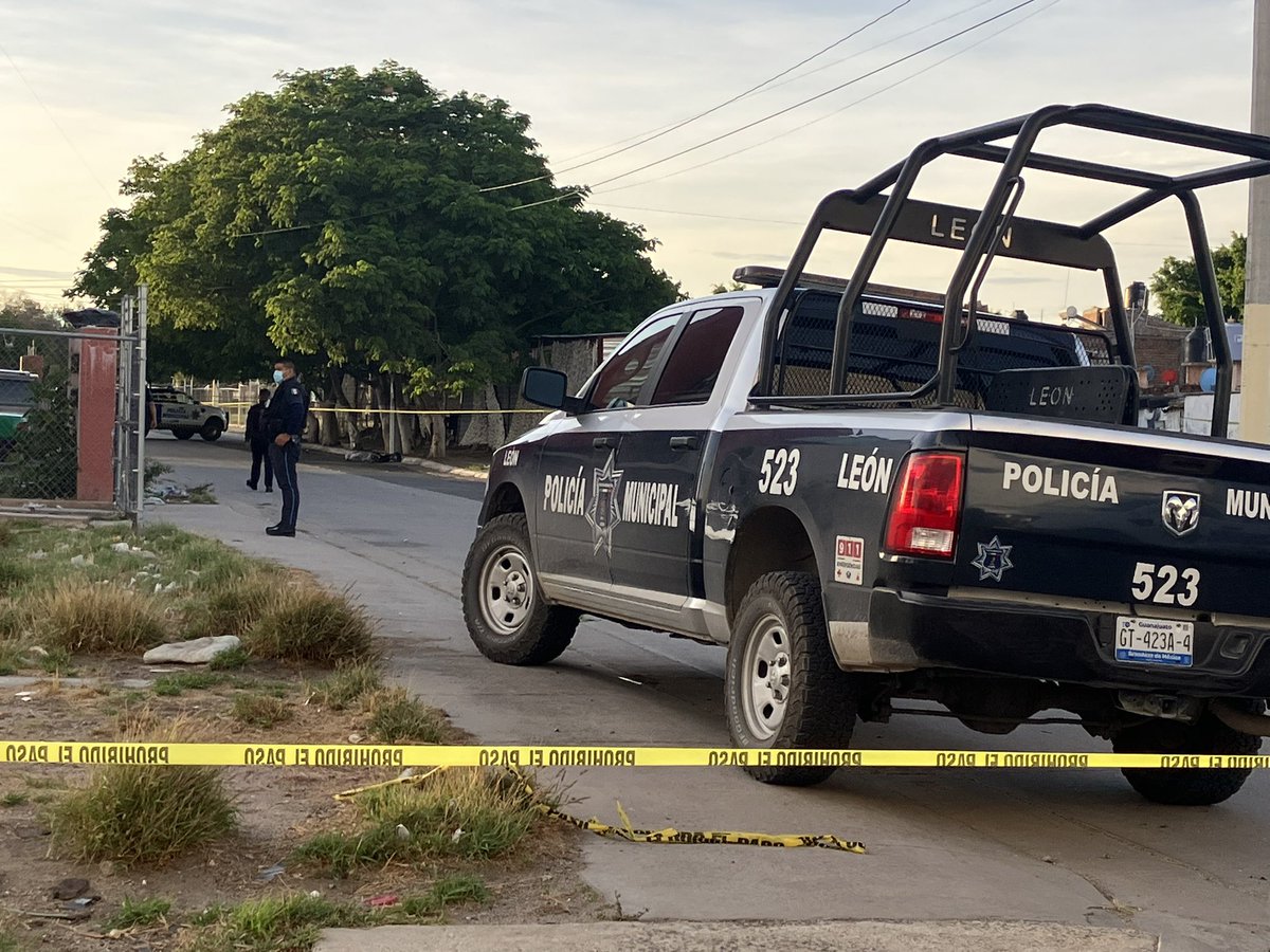 manolomorales10's tweet photo. 🚨Localizan persona ejecutada envuelta en bolsas plásticas sobre la calle Antonio López en Villas de San Juan #León https://t.co/wHzY7eSSi3