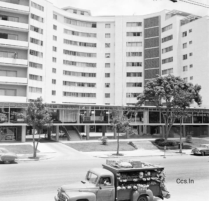 El famoso Edificio Galipán construido a inicios de los años 50 en la Ave. Francisco de Miranda en la Urbanización El Rosal de Caracas. 

Un ícono de la arquitectura venezolana que dio paso con los años a nuevas modernas estructuras

#VenezuelaSeFortalece
