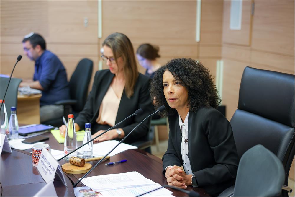 رئيسة اللجنة الخاصة لشؤون العمال الأجانب تدعو وزيرة الداخلية إلى لتنظيم مكانة أطفال #اللاجئين الذين يقطنون في #إسرائيل -main.knesset.gov.il/AR/News/PressR…