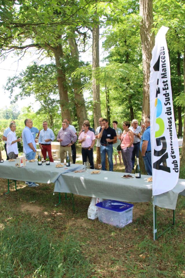 Vendredi 17 juin, ravi d'avoir échangé lors du barbecue d'AGOORA avec des chefs d'entreprises du territoire sur la conjecture économique et les projets du Sud-Est Manceau.