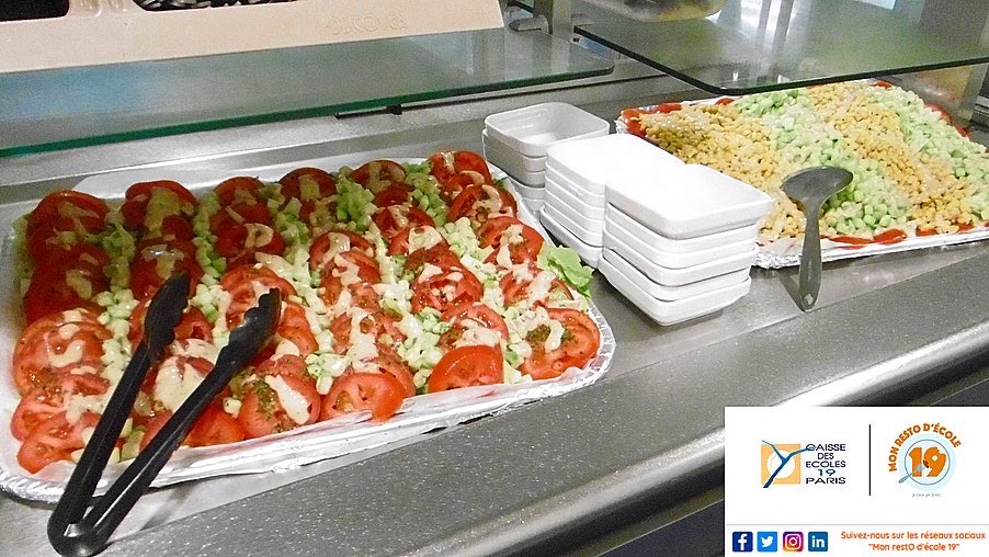 restOdecole19's tweet photo. {#CeMidi #Test #Buffet #Collège #Michelet}:
En concertation avec élèves & communauté pédagogique, le chef de cuisine & son équipe proposent aujourd’hui en libre service :
👉 un bar à crudités 🥒🥬🥙🥗!
👉un bar à fruits 🍉 🍈 🍒 🍊 🥝
Le succès est au rendez-vous ! https://t.co/QELNaFTc0B
