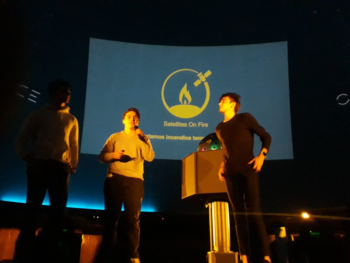 ¡ORT ya está en el espacio!  🚀 Para celebrarlo, <a href="/Spaceisopen/">Open Space</a> nos invitó al Planetario junto a #TICORT. 
En el evento, Alumni expusieron acerca de su proyecto Satellites on Fire, realizado durante la currícula con tecnología satelital. 🛰️