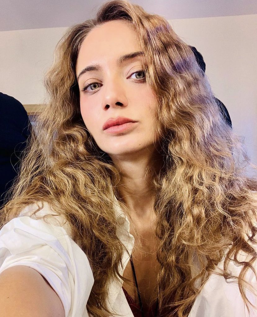 bluwmoonn's tweet photo. bu iki kadıınn ve saçlarıı 🔥
#serenaysarikaya // #damlasönmez https://t.co/Qqg8DJ2NMC