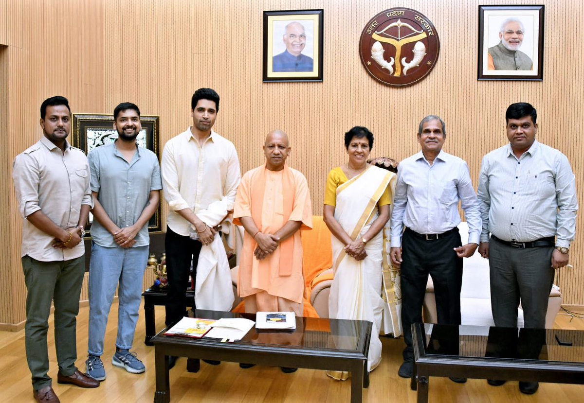 Madlad Telugu Brahmin Adivi Sheshu with UP Thakur Yogi. #MajorTheMovie is getting good response. It's interesting that none of the big politicians did any publicity for Major as they did for Uri. This shows - 1. Oppression of Telugus 2. Oppression of Telugu Brahmins' creativity