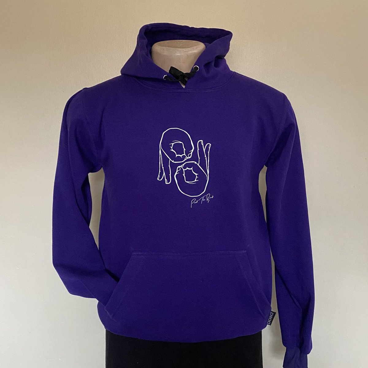 PoedTheBrand's tweet photo. Dont just exist, LIVE your life full of Sparkle. Try a Purple hoodie for a change.
Price-2500ksh.

#royalpurple #hoodie #onpoint #poedified https://t.co/vesWyXD1hn