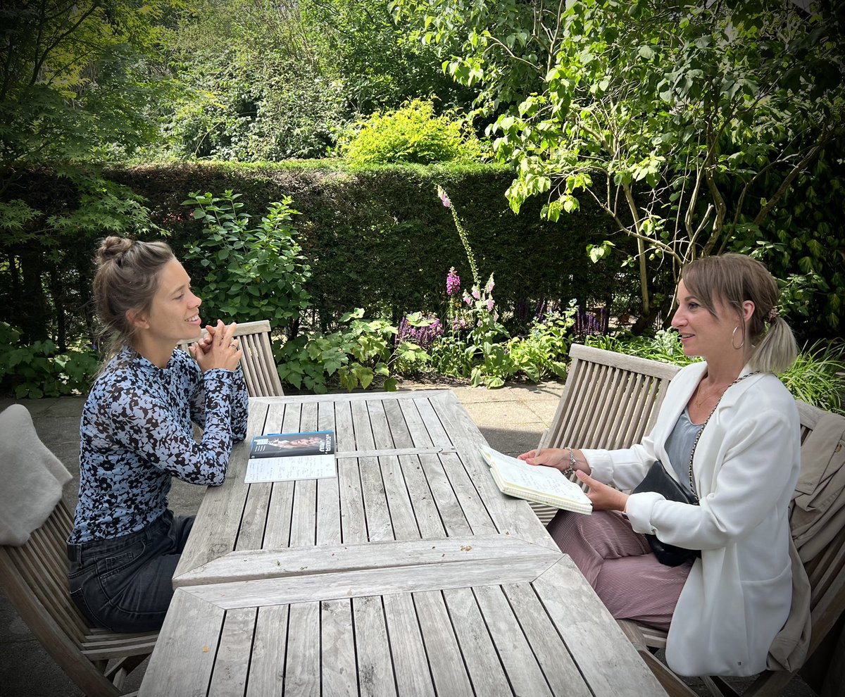 anna holligan 🎙 tweet media