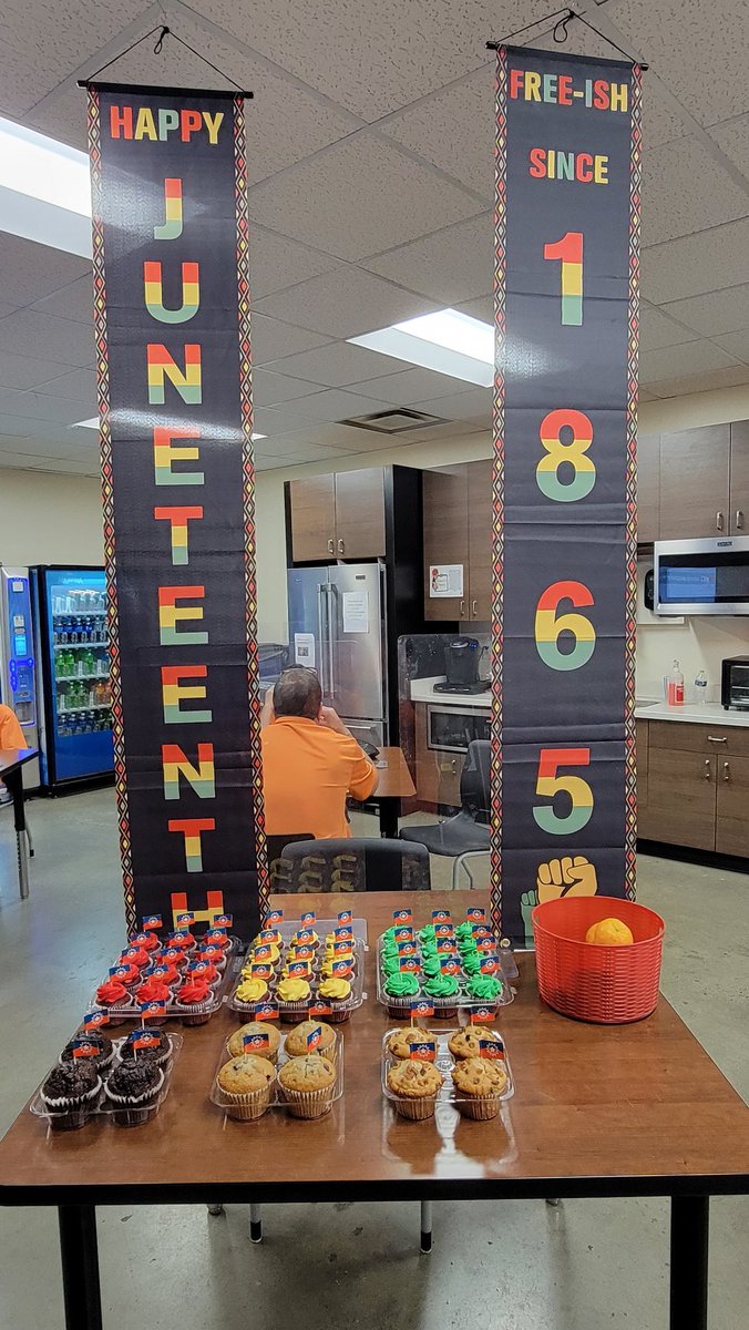 Dona Redman (@redmandona) on Twitter photo Celebrating Juneteenth!!🥳🧡 🍾 just a few treats for our awesome associates! #juneteenth2022 @FernandoStgo08 <a href="/WebbfWebb/">frank webb</a> <a href="/ErinWatsonHDHR/">Erin Watson</a> <a href="/HDFlintkid/">Thomas Spencer</a> <a href="/freddie_3601/">Freddie P</a> <a href="/THD_DaisyGirl/">Elizabeth Yonka</a> <a href="/JeremiahHD3603/">Jeremiah</a> Celebrating Juneteenth!!🥳🧡 🍾 just a few treats for our awesome associates! #juneteenth2022 @FernandoStgo08 <a href="/WebbfWebb/">frank webb</a> <a href="/ErinWatsonHDHR/">Erin Watson</a> <a href="/HDFlintkid/">Thomas Spencer</a> <a href="/freddie_3601/">Freddie P</a> <a href="/THD_DaisyGirl/">Elizabeth Yonka</a> <a href="/JeremiahHD3603/">Jeremiah</a>