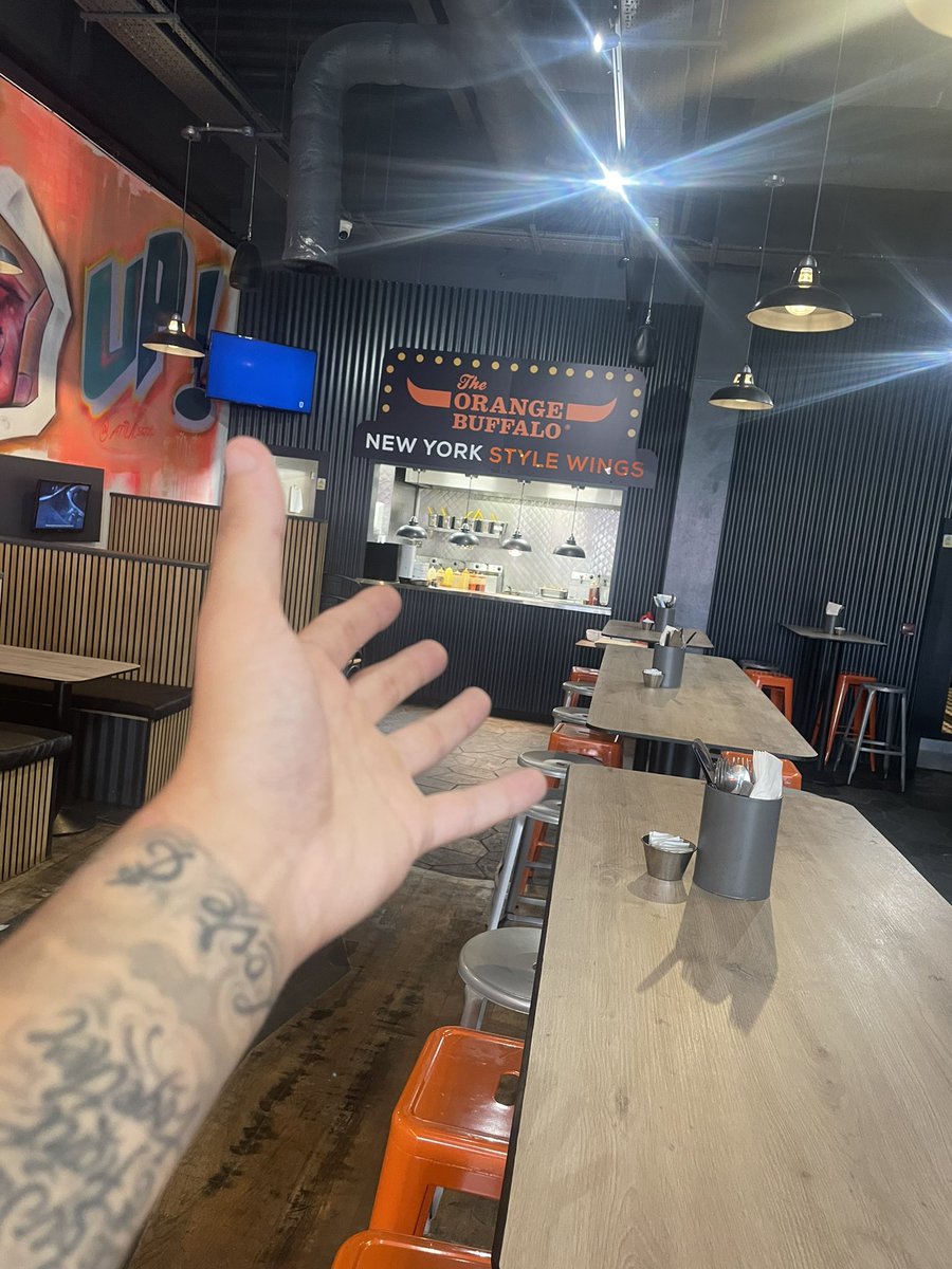 WhySoGaming's tweet photo. My favourite food spot @OrangeBuffalo https://t.co/aydDlKcQEZ
