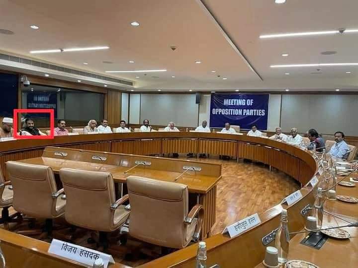 हिस्सेदारी क्या होती है देख लीजिए...

AIMIM सांसद इम्तियाज जलील साहब, जहां पर देश के बड़े बड़े दिग्गज नेता बैठे हुए वहीं पर AIMIM का एक सांसद भी बैठा हुआ है।

राष्ट्रपति चुनाव पर चर्चा के लिए शामिल हुए AIMIM औरंगाबाद सांसद <a href="/imtiaz_jaleel/">Imtiaz Jaleel</a> साहब! <a href="/asadowaisi/">Asaduddin Owaisi</a>